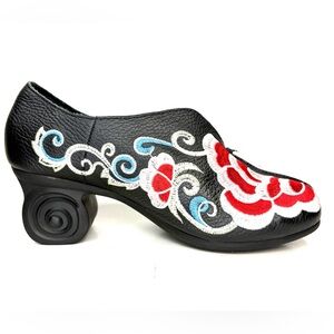 Huamad Embroidered Leather Heels |